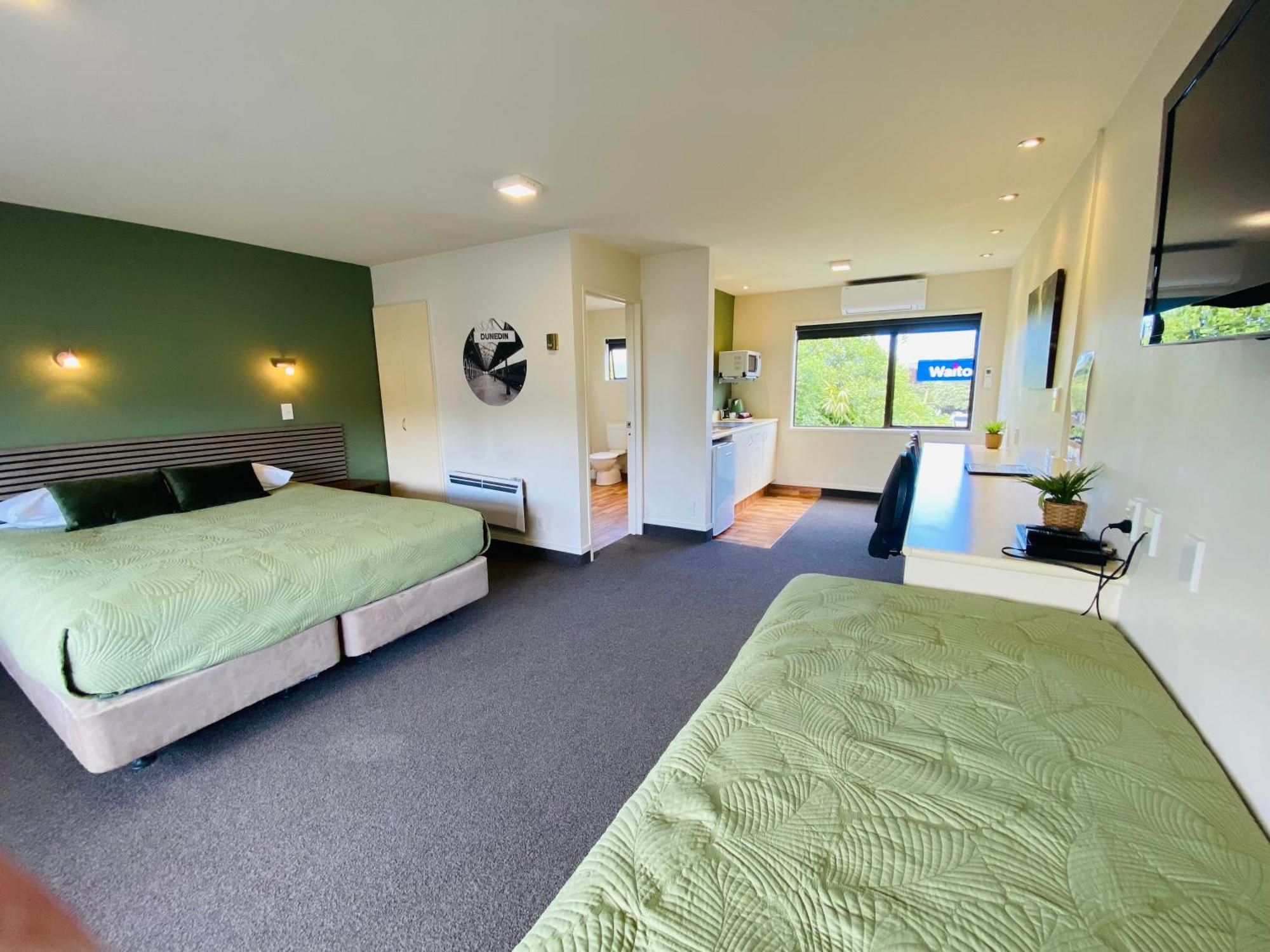 Commodore Motel Dunedin Exterior photo