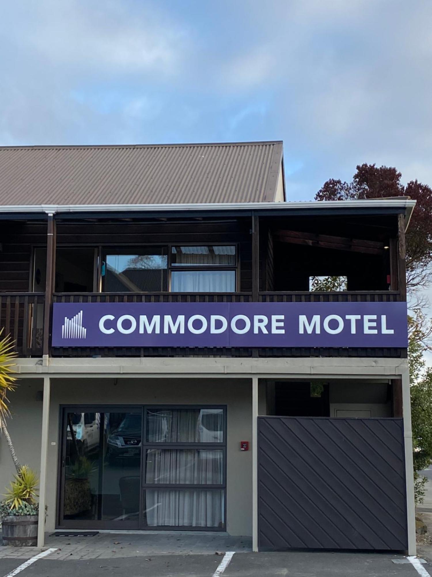Commodore Motel Dunedin Exterior photo
